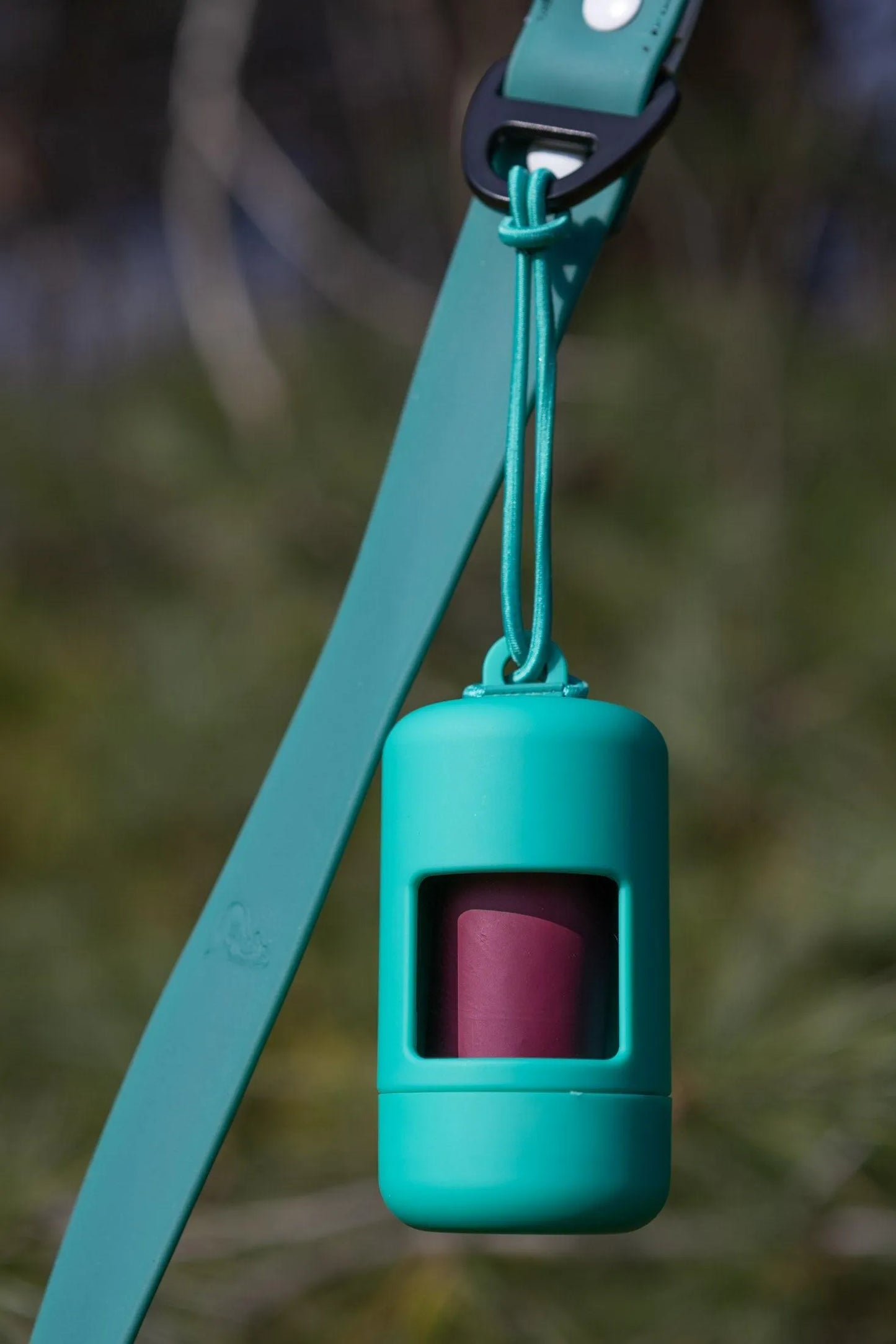Fresh Peppermint Waste Bag Dispenser Dog Waste Bag Premium - close up view