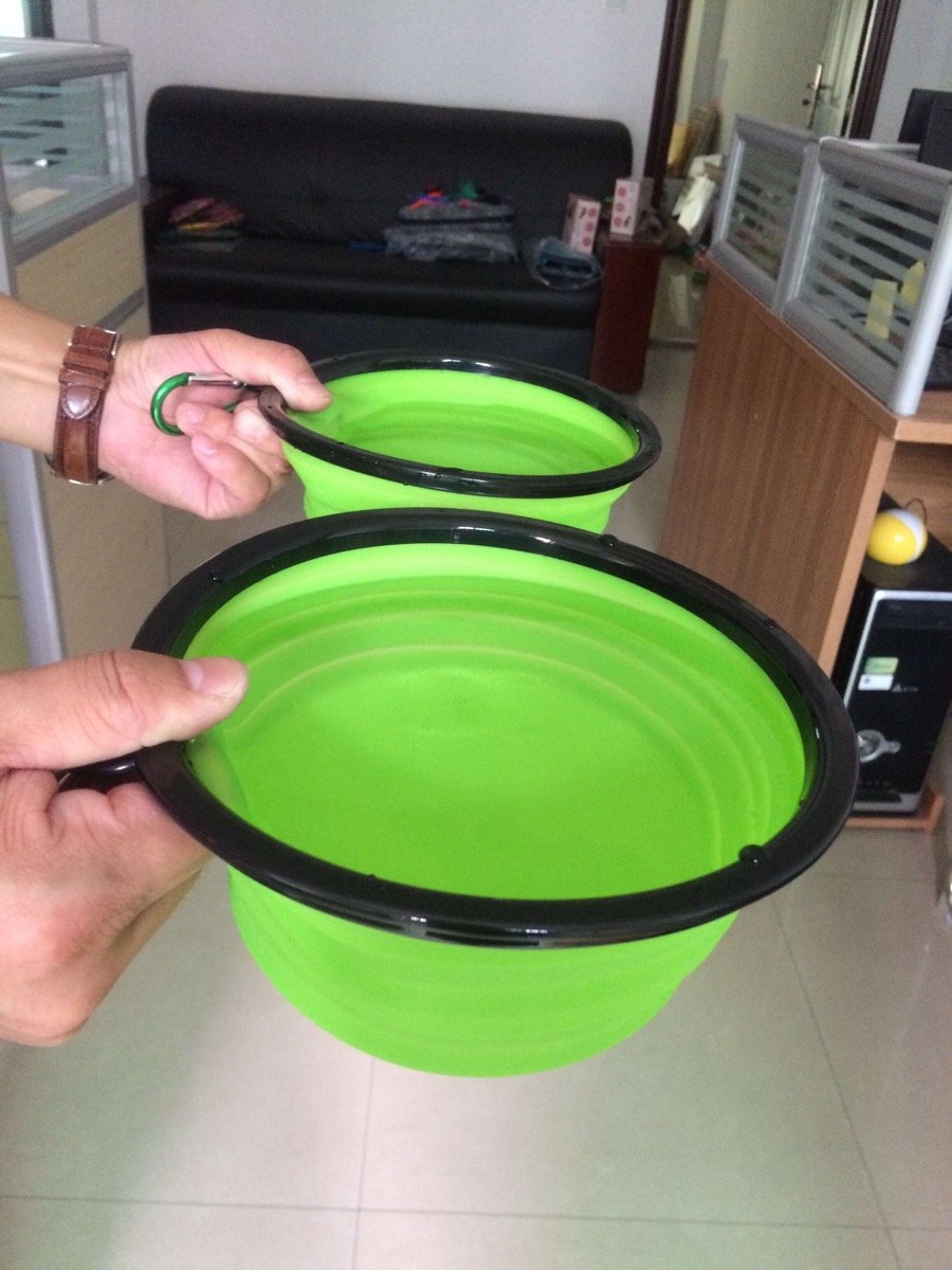 Pet Feeding Supplies 2 Pak XL 34oz Collapsible Travel Bowls - close up view
