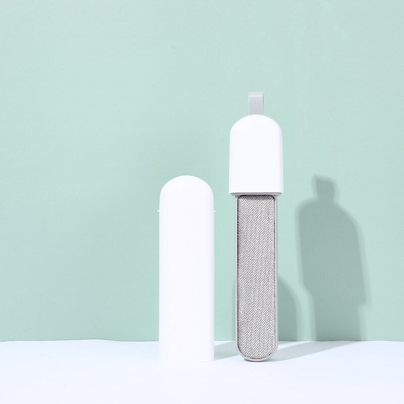 Portable Pet Deshedding Tool For Cats And Dogs Pet Grooming - close up view