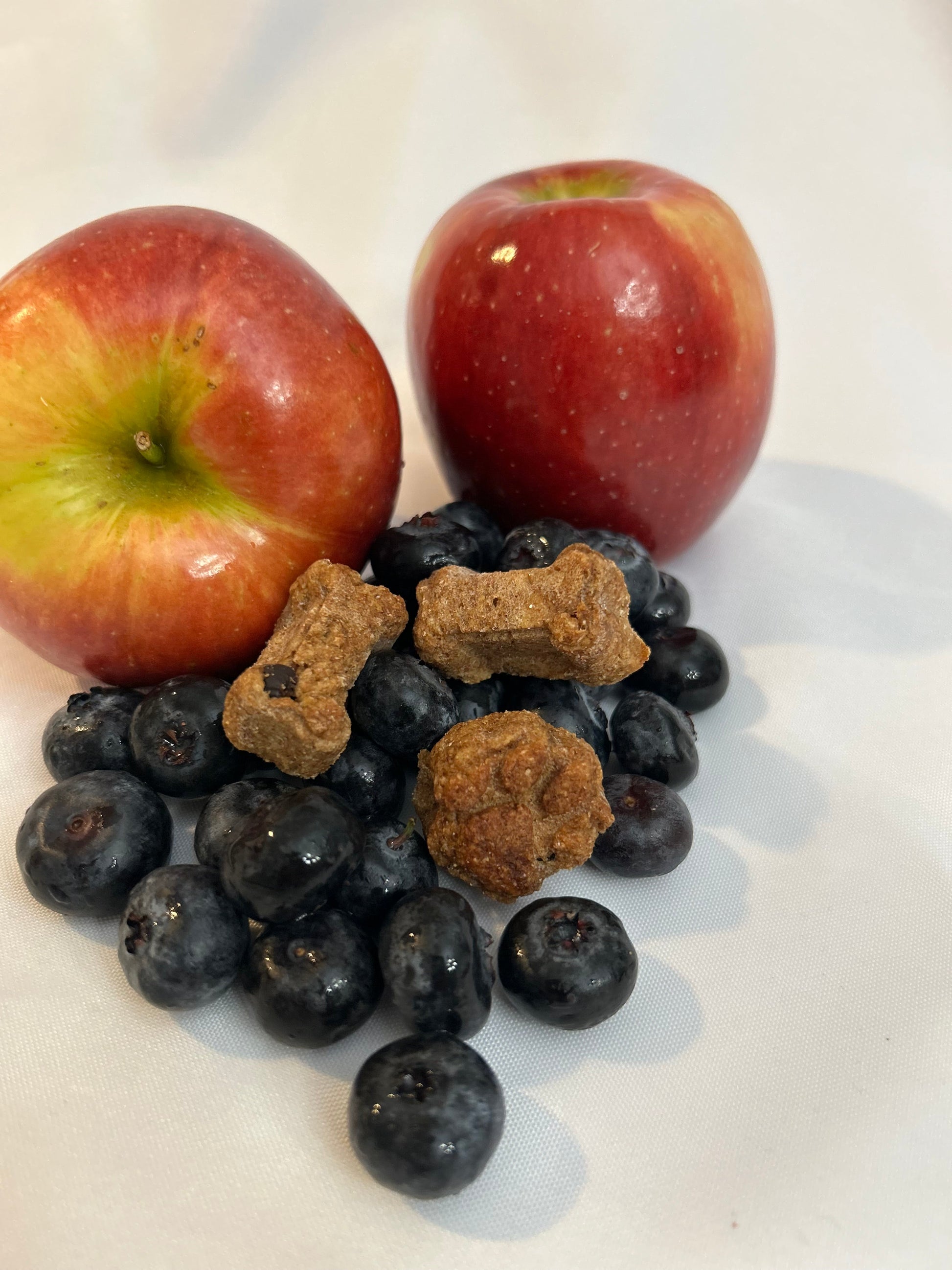 Dog Treats Treats Apple Blueberry 75 oz for Daily Use Essent - main product image for dog treats