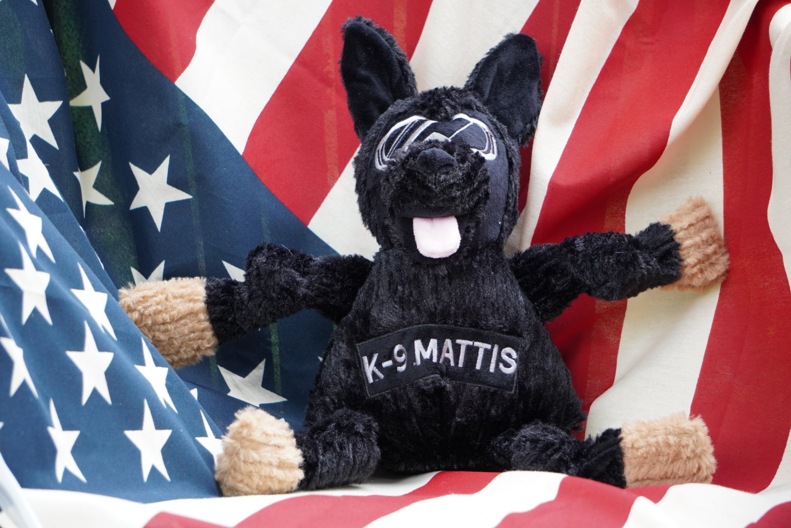 Dog Bed HuggleCause Project K-9 Hero K-9 Mattis Knottie main product image for dogs and cats