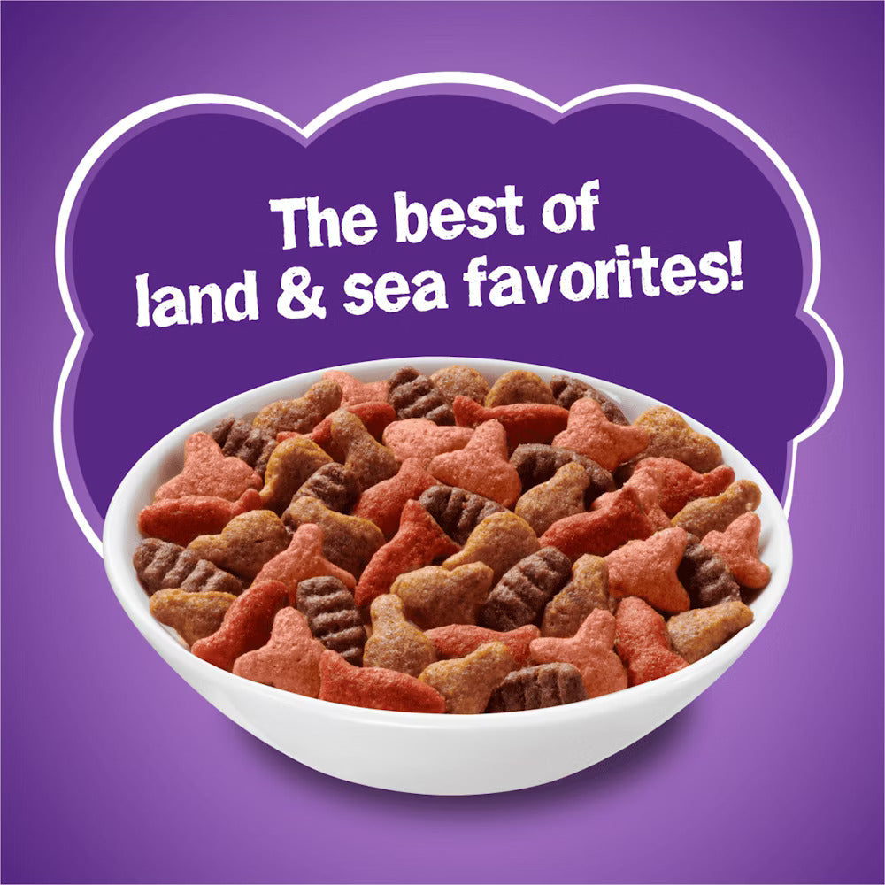 Friskies Surfin Turfin Favorites With Flavors Of Chicken Dry - lifestyle view